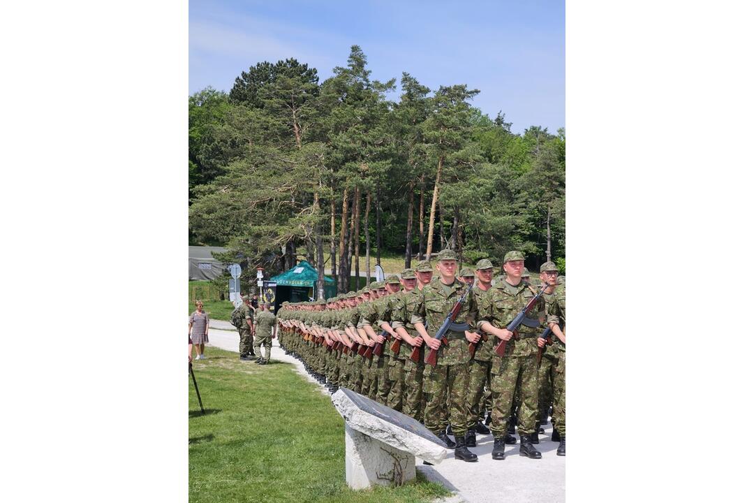 FOTO: Budúci vojaci pri Mohyle Milana Rastislava Štefánika predniesli slávnostnú prísahu, foto 10