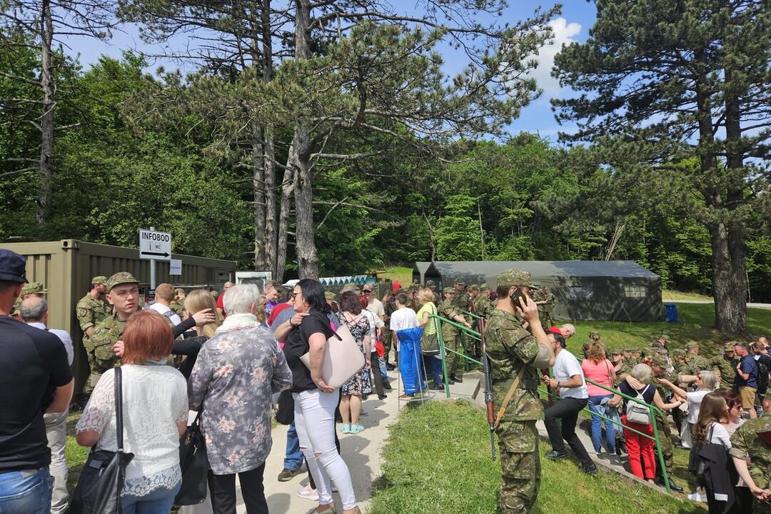 FOTO: Budúci vojaci pri Mohyle Milana Rastislava Štefánika predniesli slávnostnú prísahu, foto 12