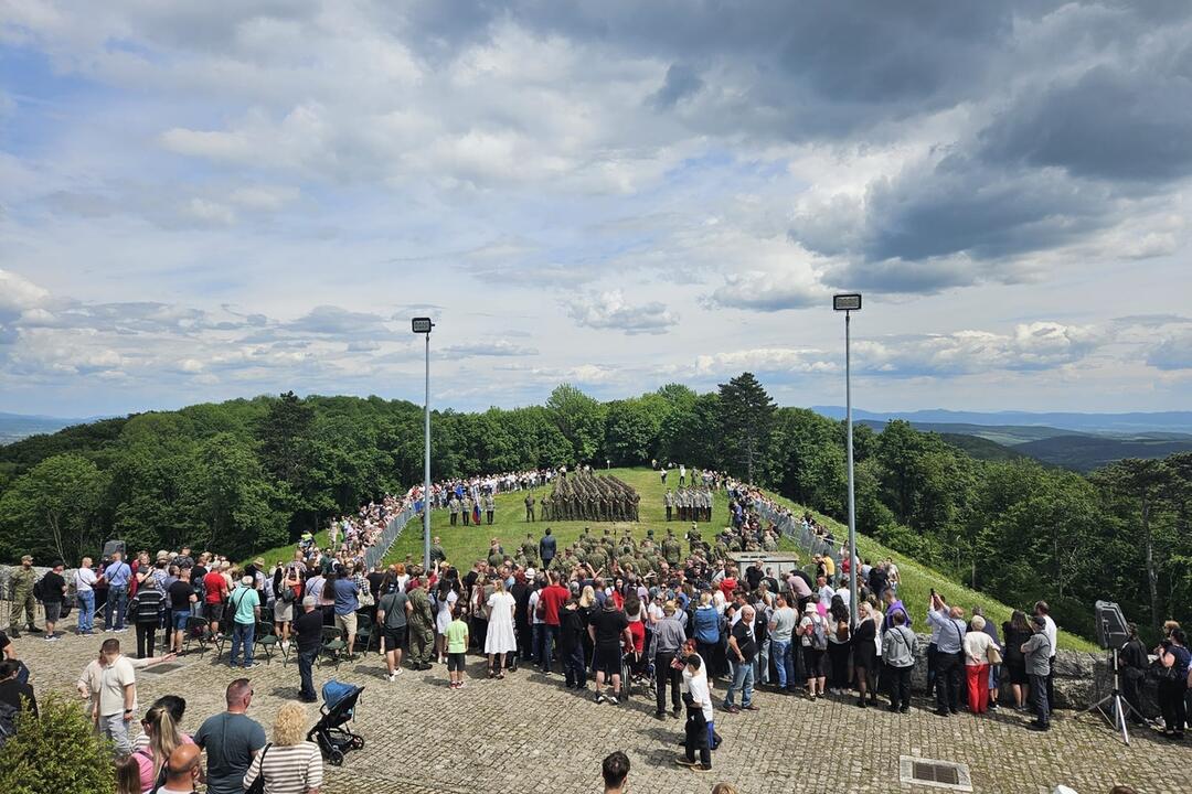 FOTO: Budúci vojaci pri Mohyle Milana Rastislava Štefánika predniesli slávnostnú prísahu, foto 13
