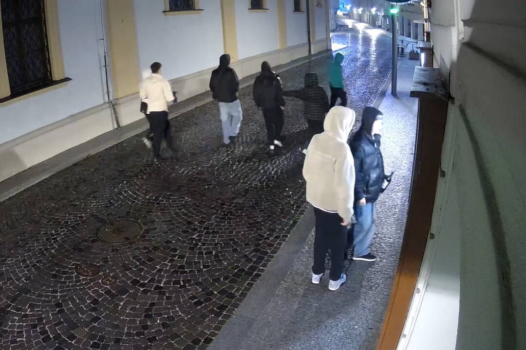 FOTO: Pátranie po mladých výtržníkoch, foto 2