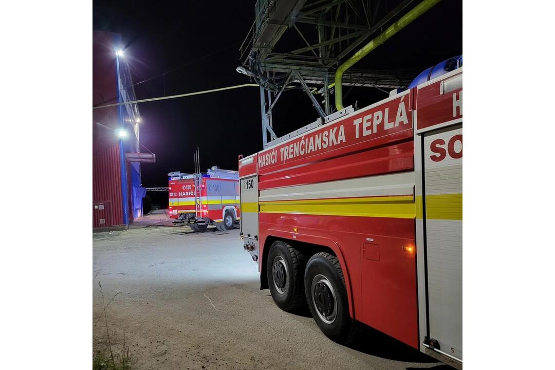 FOTO: Požiar výrobnej haly v Dubnici nad Váhom, foto 3