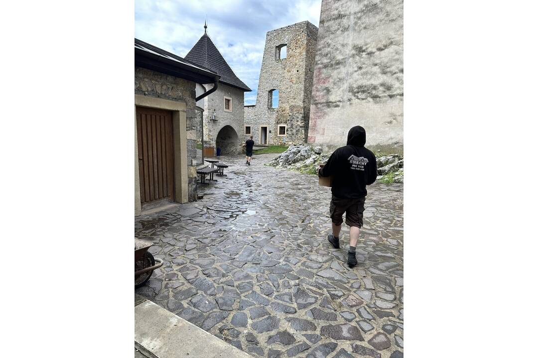 FOTO: Vypratávanie prvého poschodia Barborinho paláca, foto 3