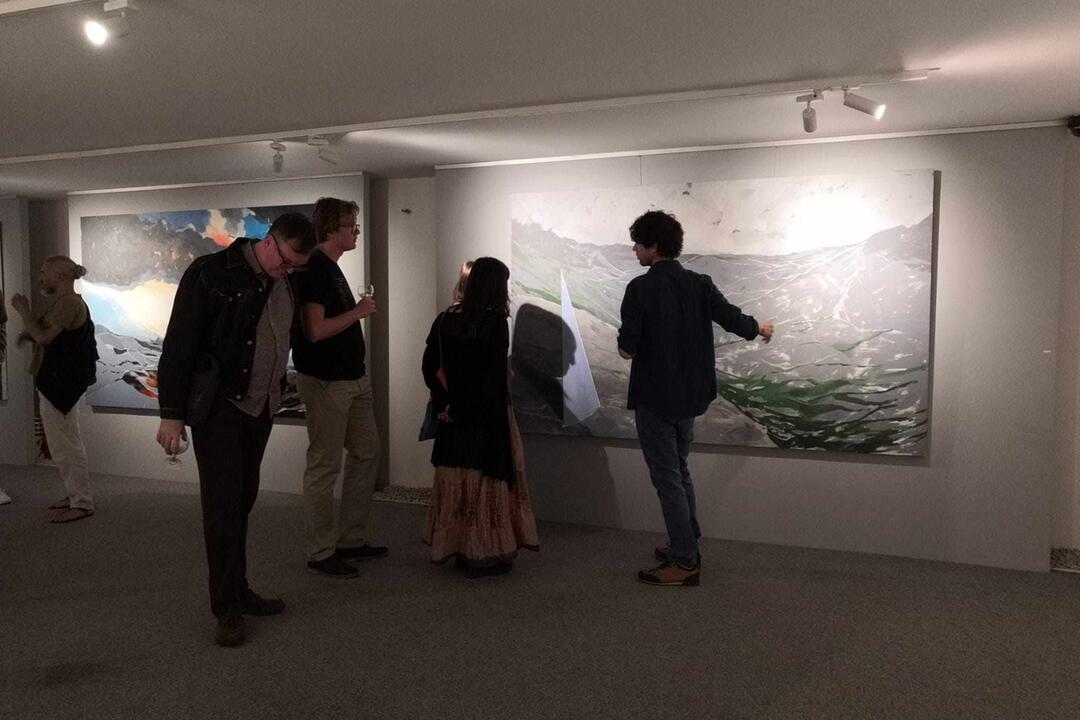 FOTO: Najnovšia výstava v MG ART Galéria v Považskej Bystrici rozpráva mnoho príbehov. Autorom je Zoltán Agócs, foto 8