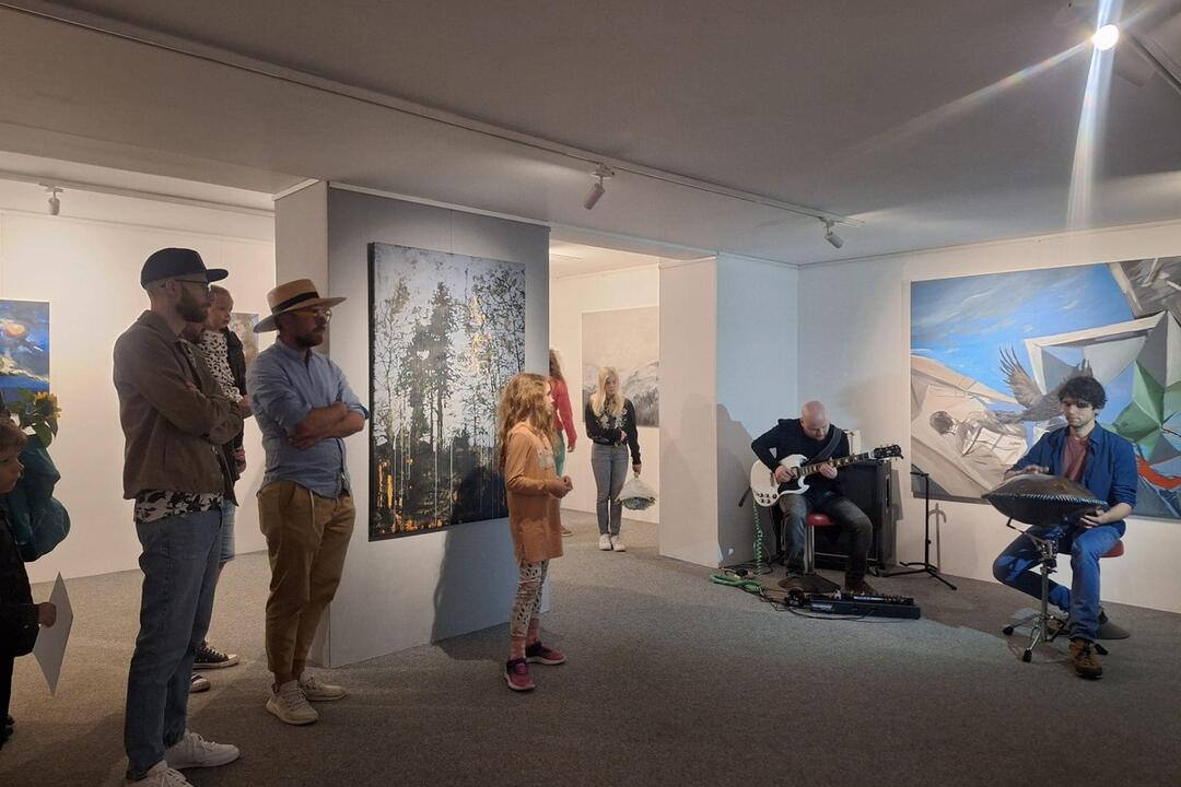 FOTO: Najnovšia výstava v MG ART Galéria v Považskej Bystrici rozpráva mnoho príbehov. Autorom je Zoltán Agócs, foto 10