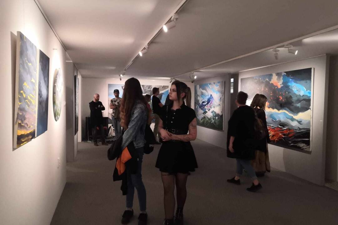 FOTO: Najnovšia výstava v MG ART Galéria v Považskej Bystrici rozpráva mnoho príbehov. Autorom je Zoltán Agócs, foto 11