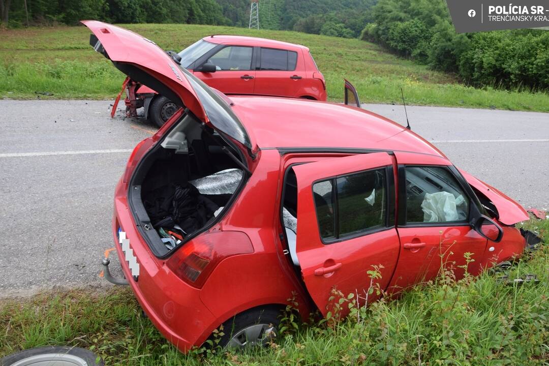 FOTO: Nehoda dvoch rovnakých áut, foto 1