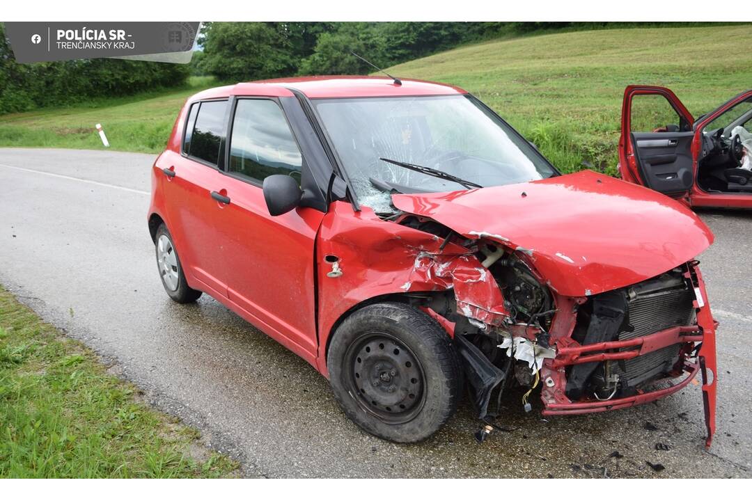 FOTO: Nehoda dvoch rovnakých áut, foto 3