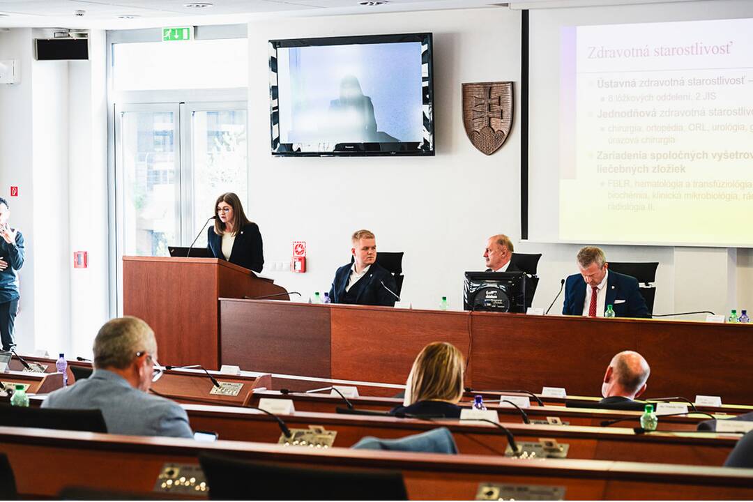 FOTO: Zastupiteľstvo vyhodnotilo hospodárenie nemocníc, foto 6