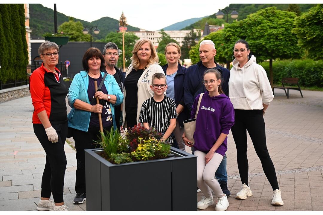 FOTO: V Trenčianskych Tepiciach chcú byť bez cigaretového dymu. V meste vyrástla nová oddychová zóna, foto 10