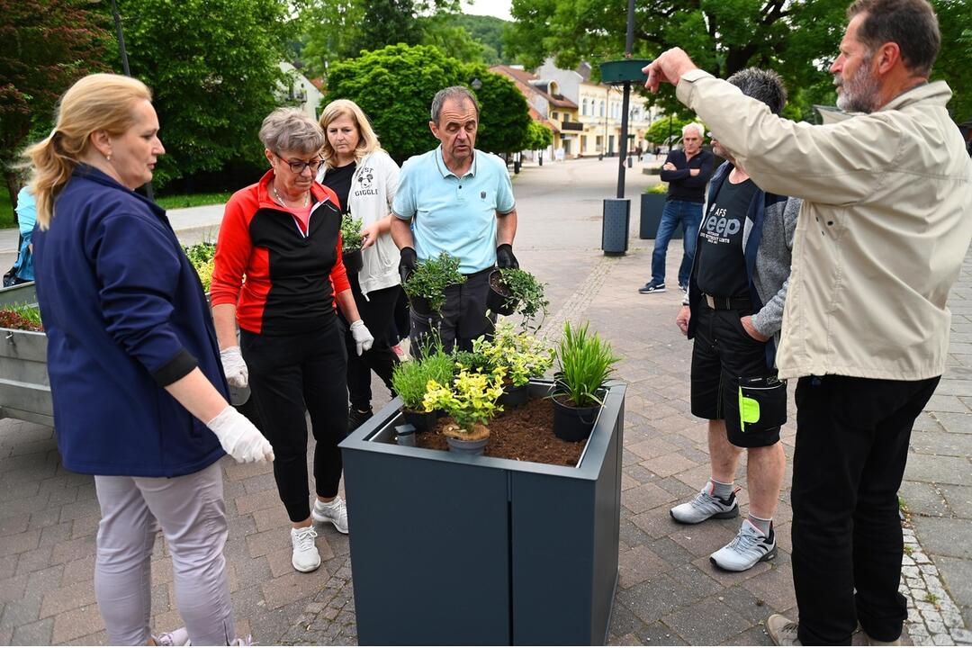 FOTO: V Trenčianskych Tepiciach chcú byť bez cigaretového dymu. V meste vyrástla nová oddychová zóna, foto 11