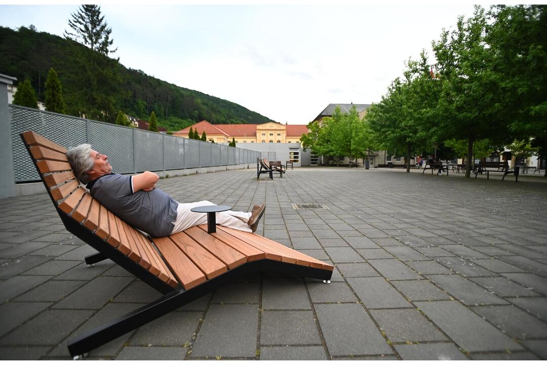 FOTO: V Trenčianskych Tepiciach chcú byť bez cigaretového dymu. V meste vyrástla nová oddychová zóna, foto 3