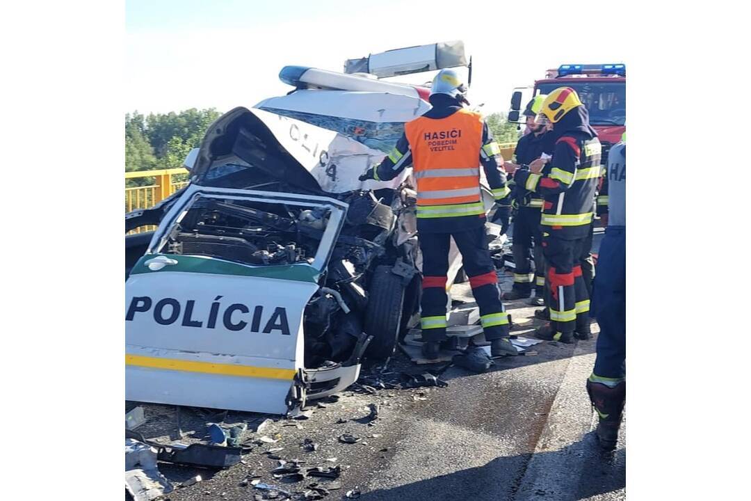 FOTO: Poľský kamión usmrtil zasahujúcich hasičov na D1, foto 8