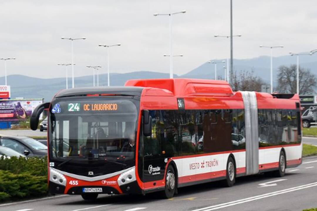 FOTO: Občania spísali petíciu, foto 2