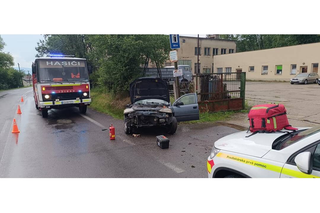 FOTO: Dopravná nehoda v obci Nitrianske Pravno, foto 2