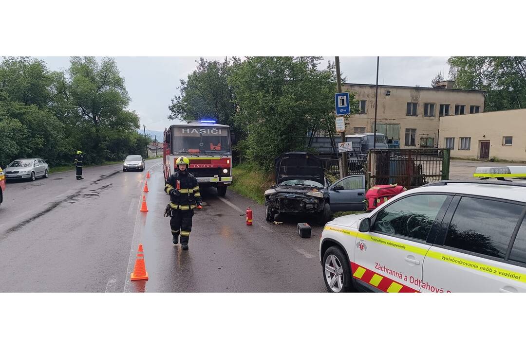 FOTO: Dopravná nehoda v obci Nitrianske Pravno, foto 3