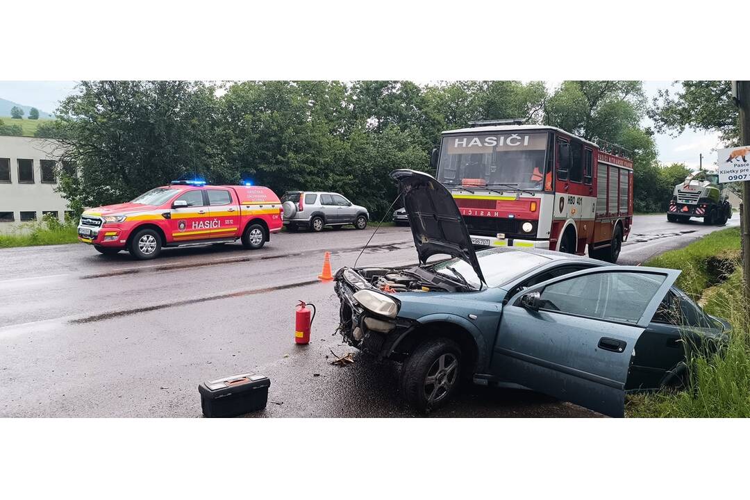 FOTO: Dopravná nehoda v obci Nitrianske Pravno, foto 4