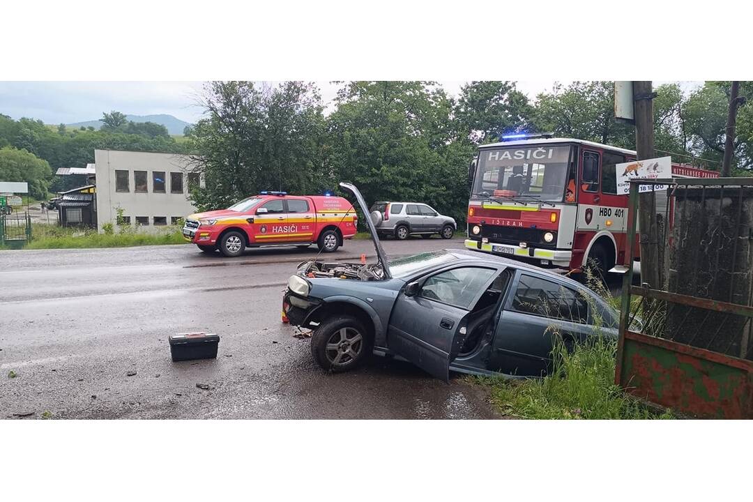 FOTO: Dopravná nehoda v obci Nitrianske Pravno, foto 5
