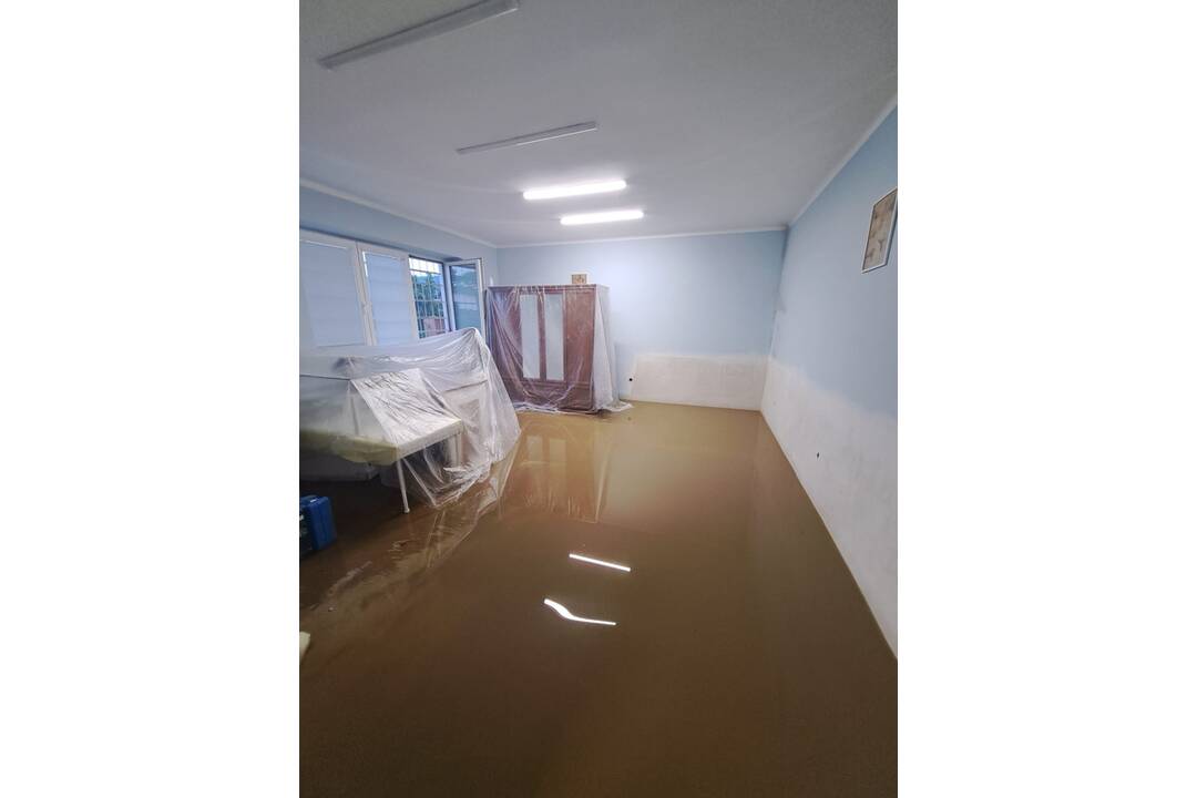 FOTO: Pri Trenčíne zaplavilo viacero rodinných domov, foto 19