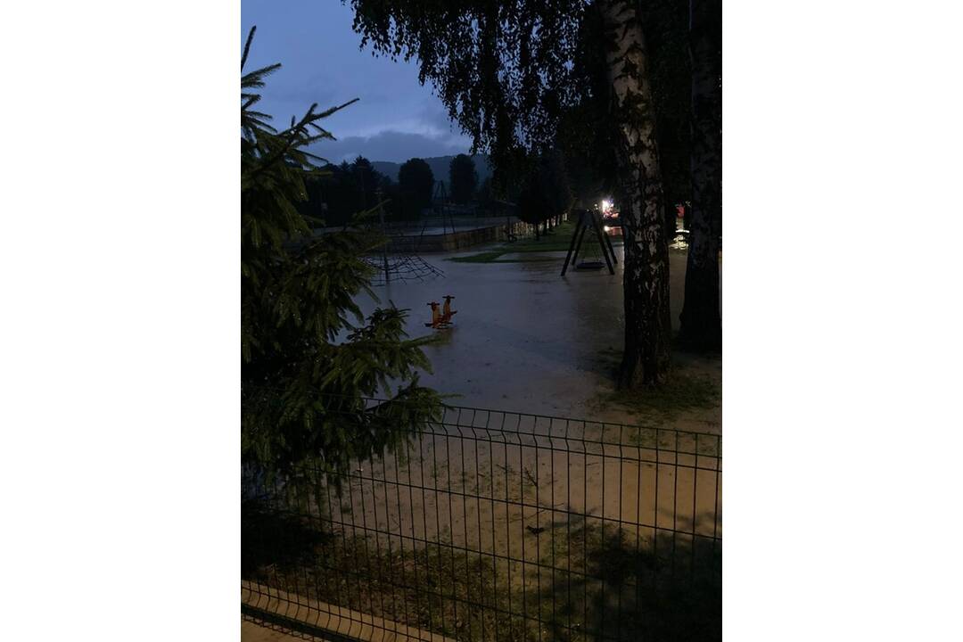 FOTO: Záplavy trápia aj obyvateľov Kočoviec, foto 8
