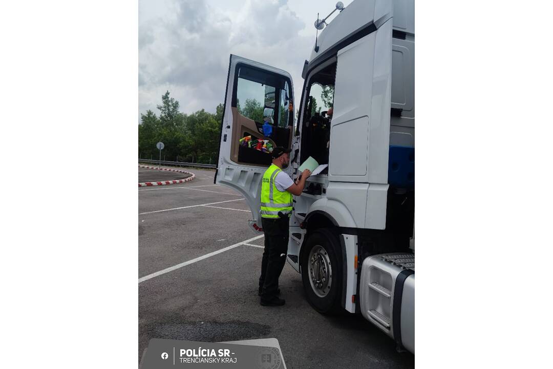 FOTO: Posvietia si na kamionistov aj stav kamiónov , foto 2