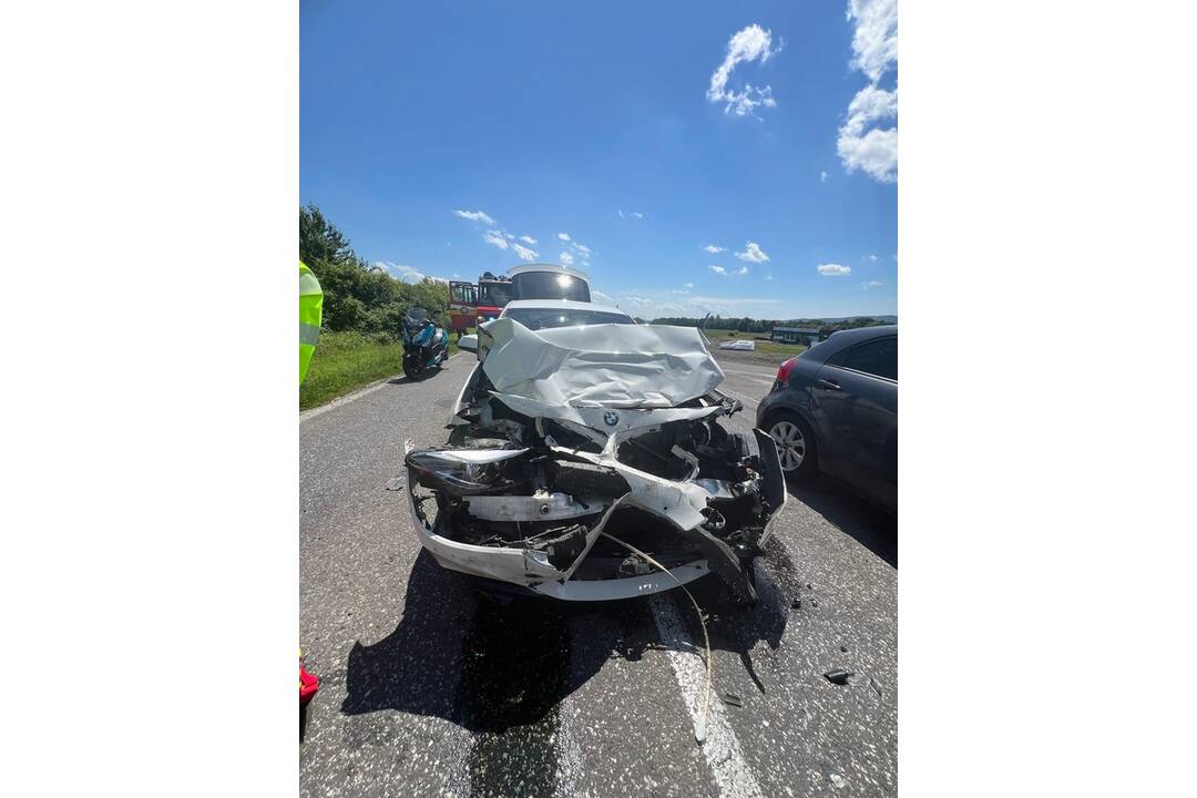 FOTO: Sobotná dopravná nehoda v obci Pravenec, foto 4