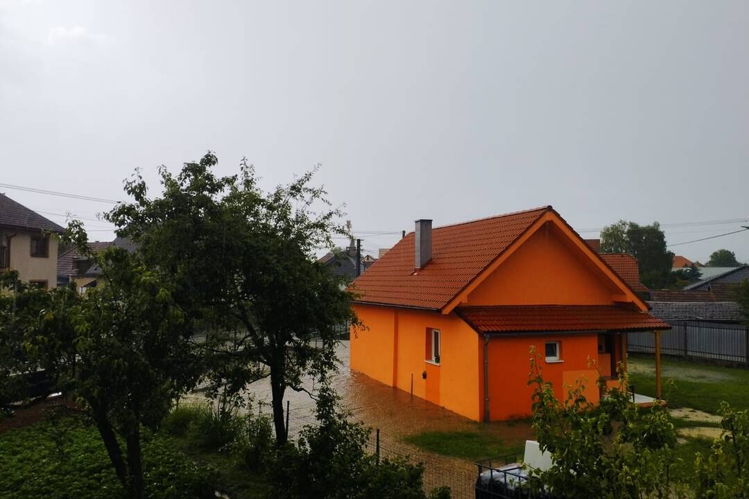FOTO: Záplavy v obci pokračujú, foto 3