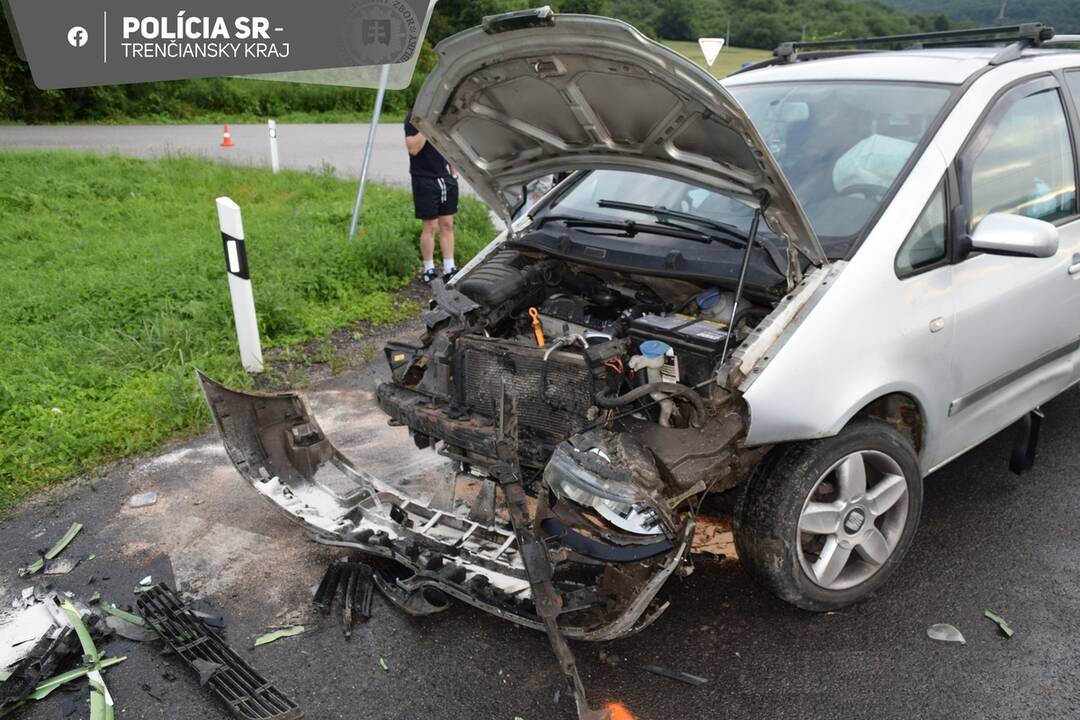 FOTO: Polícia vyšetruje nehodu, pri ktorej sa zranila seniorka s dieťaťom, foto 2