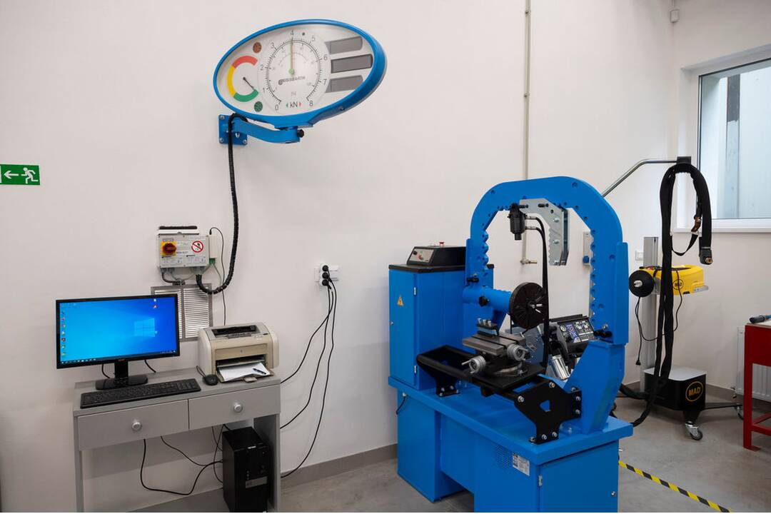 FOTO: V SOŠ Považská Bystrica zmodernizovali odborné dielne, foto 5