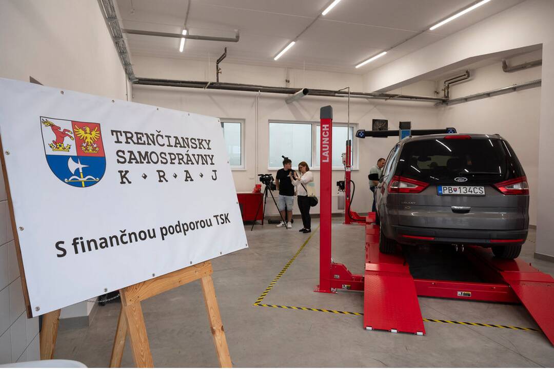 FOTO: V SOŠ Považská Bystrica zmodernizovali odborné dielne, foto 6