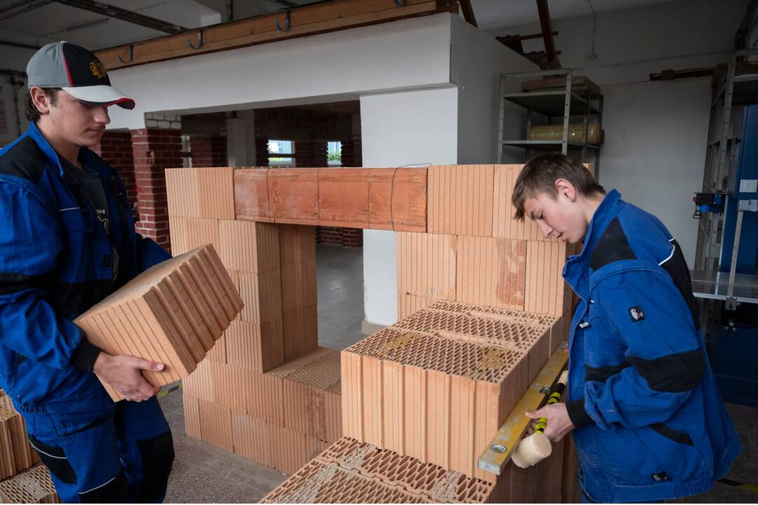 FOTO: V SOŠ Považská Bystrica zmodernizovali odborné dielne, foto 12