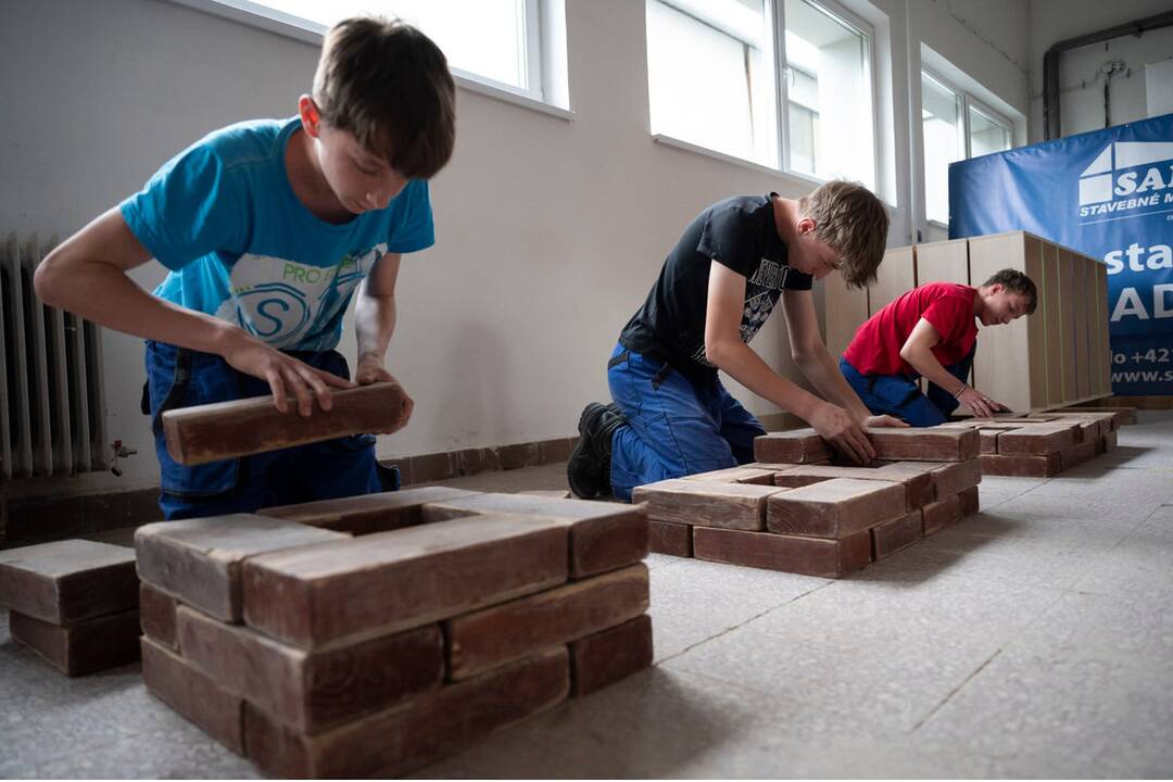 FOTO: V SOŠ Považská Bystrica zmodernizovali odborné dielne, foto 13