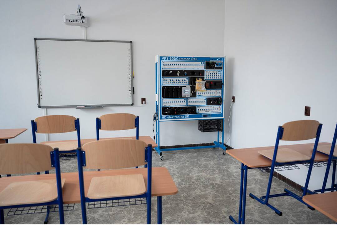 FOTO: V SOŠ Považská Bystrica zmodernizovali odborné dielne, foto 14