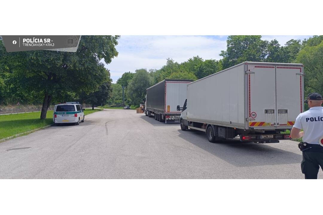 FOTO: Polícia si posvietila na kamióny v kraji , foto 1