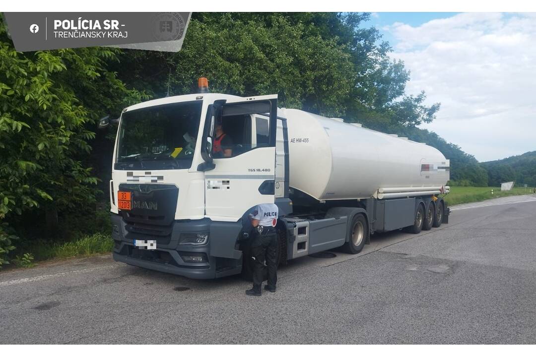 FOTO: Polícia si posvietila na kamióny v kraji , foto 2