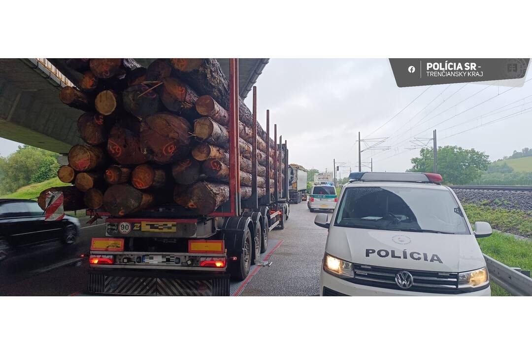 FOTO: Polícia si posvietila na kamióny v kraji , foto 3