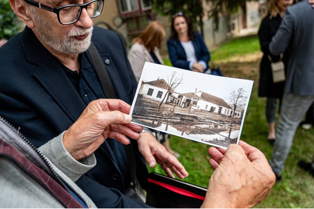 FOTO: Osadenie kameňov zmiznutých v Novom Meste nad Váhom, foto 1