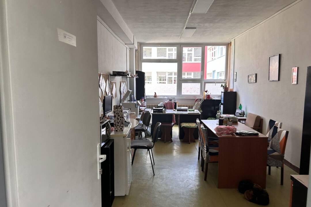 FOTO: V Handlovej otvorili nové komunitné centrum na podporu a zlepšenie životných podmienok rómskych obyvateľov, foto 9