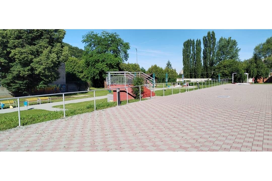 FOTO: Kúpalisko Dúha v meste Partizánske otvorilo svoje brány. Láka na horúčavy a osviežujúcu vodu, foto 11