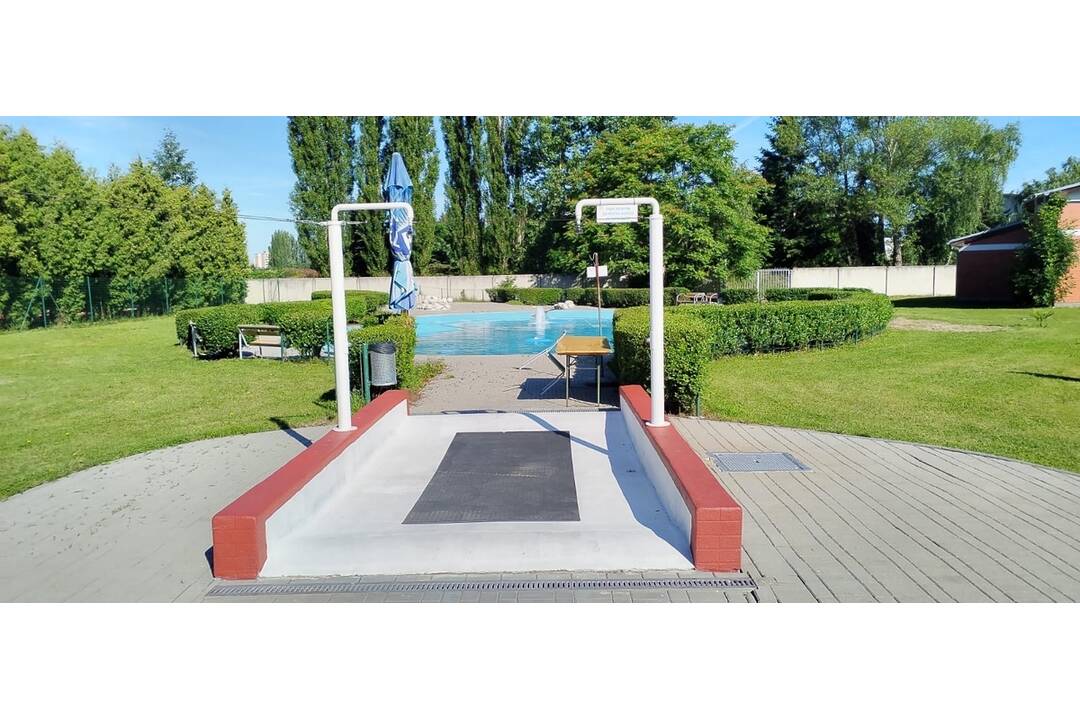 FOTO: Kúpalisko Dúha v meste Partizánske otvorilo svoje brány. Láka na horúčavy a osviežujúcu vodu, foto 6