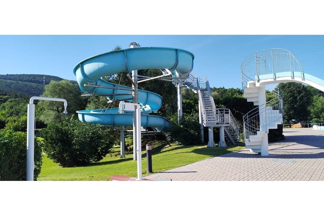 FOTO: Kúpalisko Dúha v meste Partizánske otvorilo svoje brány. Láka na horúčavy a osviežujúcu vodu, foto 5