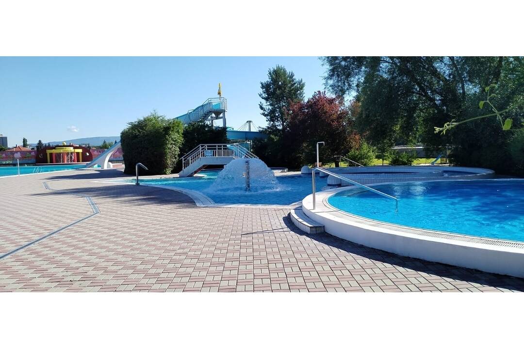 FOTO: Kúpalisko Dúha v meste Partizánske otvorilo svoje brány. Láka na horúčavy a osviežujúcu vodu, foto 3