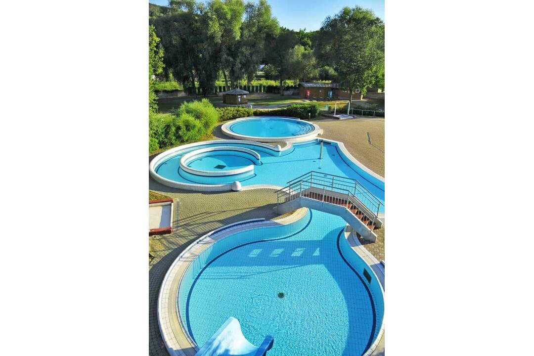 FOTO: Kúpalisko Dúha v meste Partizánske otvorilo svoje brány. Láka na horúčavy a osviežujúcu vodu, foto 4