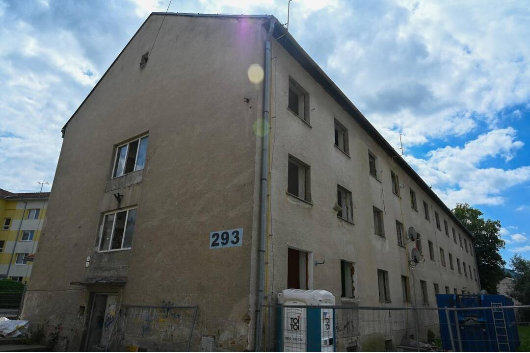 FOTO: Bytovka je už prázdna, prejde komplexným prerobením, foto 1