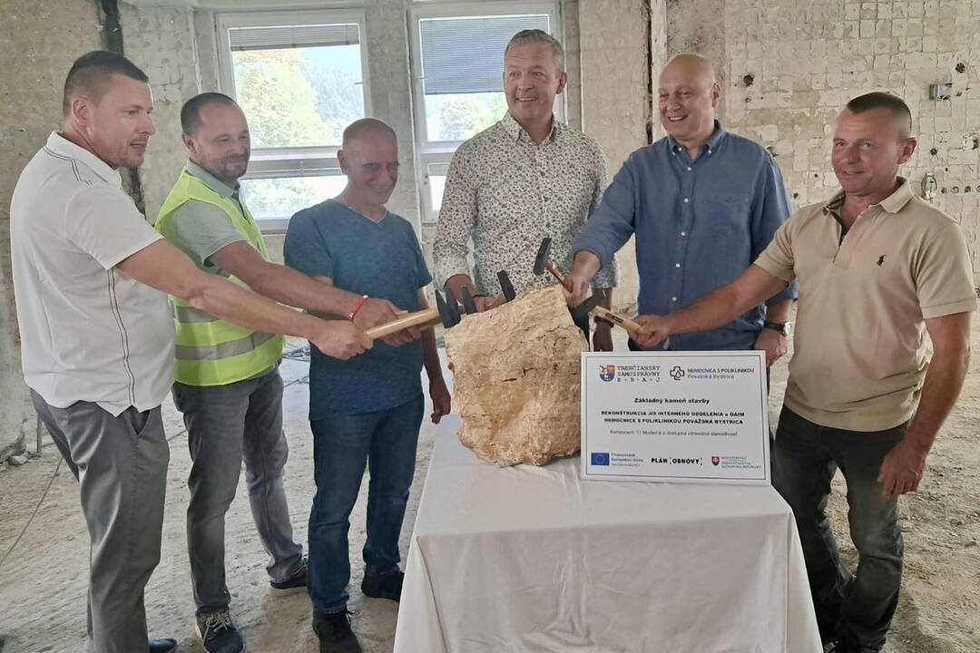 FOTO: Stavebné práce v považskobystrickej nemocnici pokračujú, foto 4