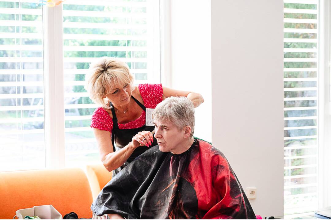 FOTO: Nádejné kaderníčky sa pravidelne starajú o účesy seniorov v novomestskom domove dôchodcov, foto 3