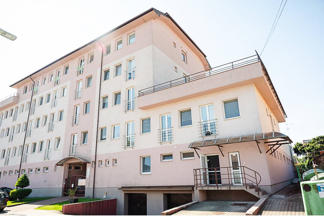 FOTO: Nádejné kaderníčky sa pravidelne starajú o účesy seniorov v novomestskom domove dôchodcov, foto 9