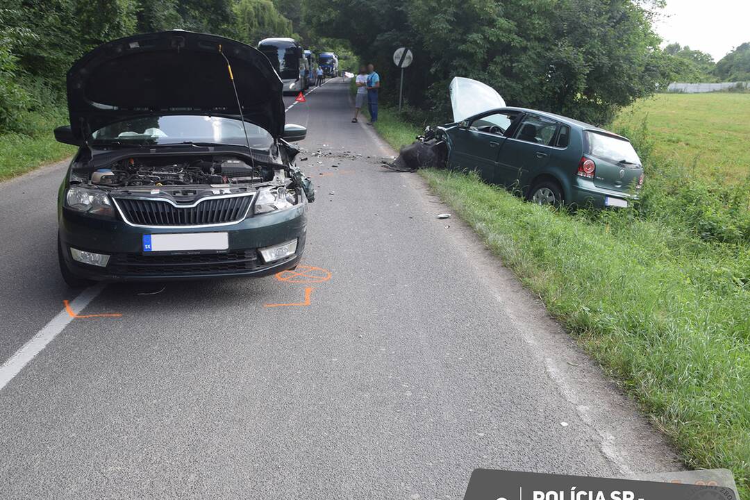 FOTO: Nehoda si vyžiadala ošetrenie obidvoch vodičov, foto 4