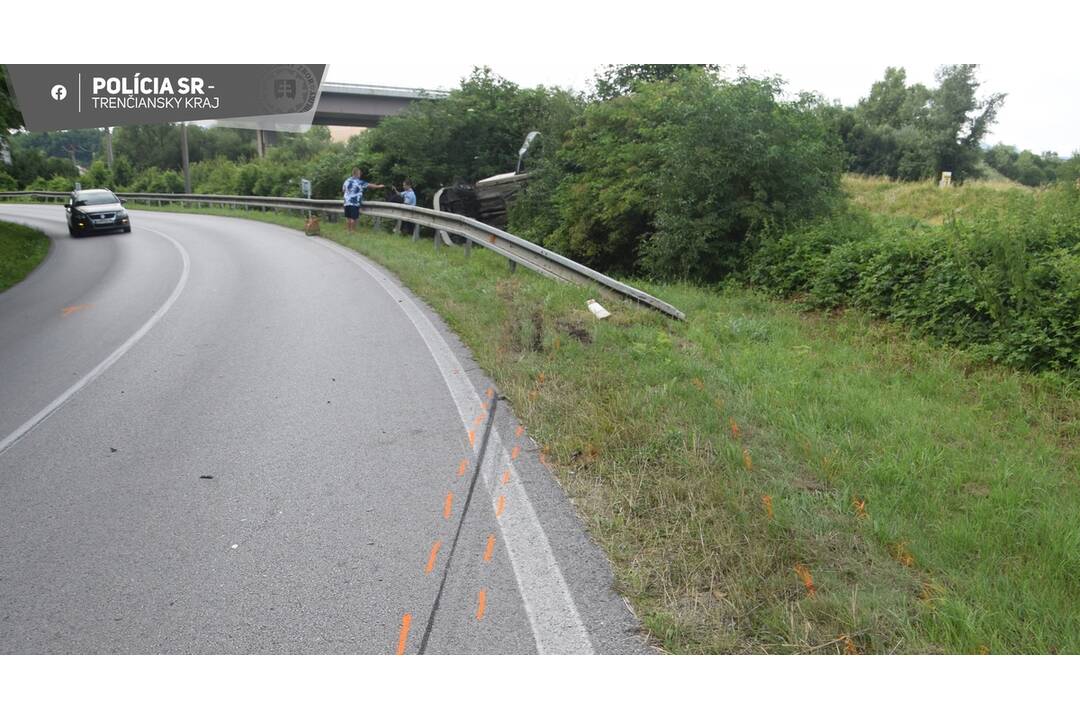 FOTO: Zrážka motorkára s autom pri Skalke nad Váhom, foto 4