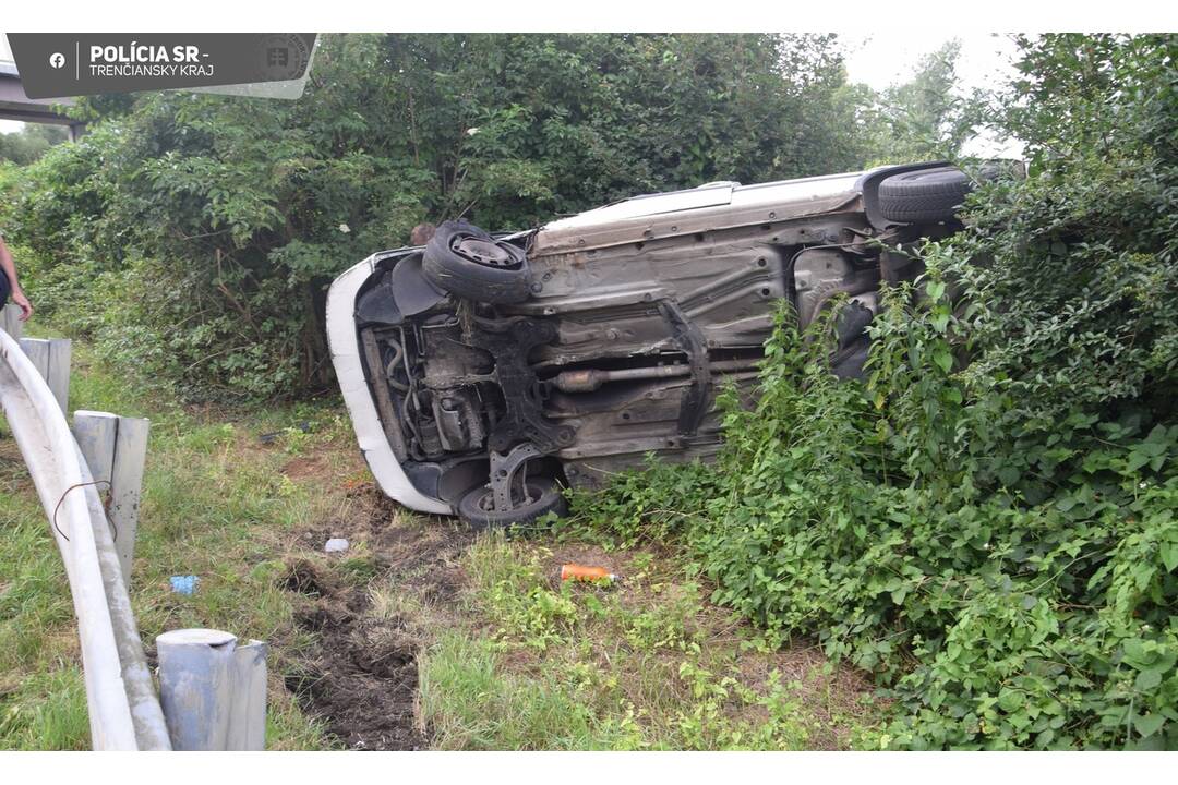 FOTO: Zrážka motorkára s autom pri Skalke nad Váhom, foto 1