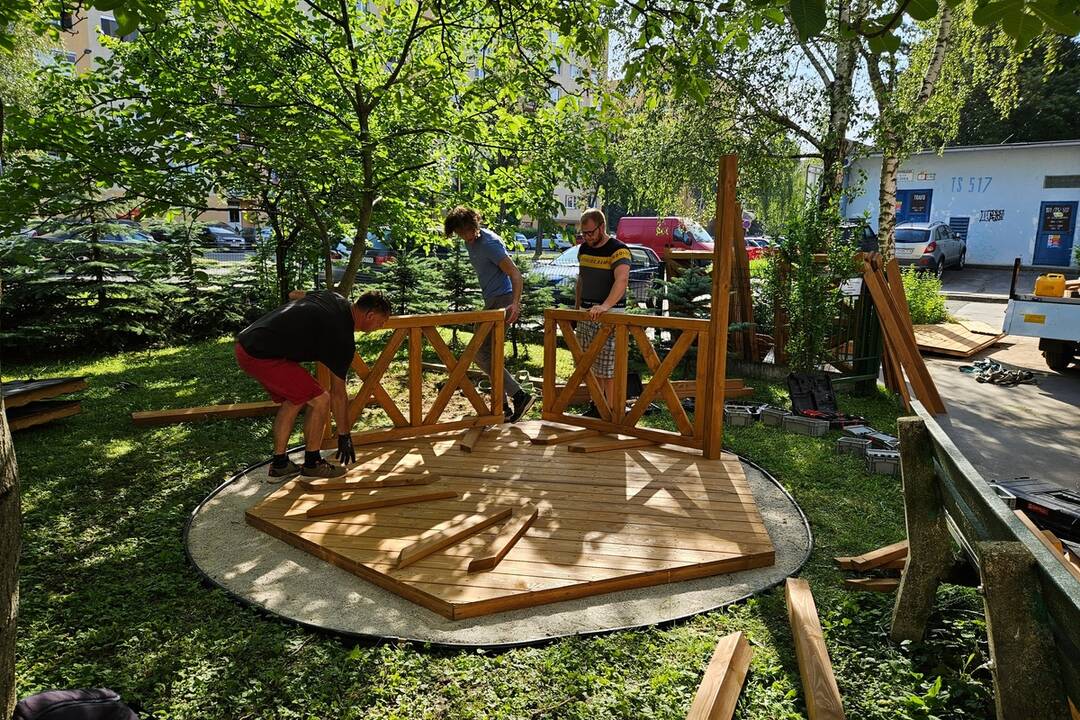 FOTO: Nové altánky pre seniorov v Prievidzi, foto 3